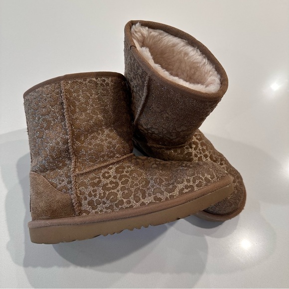 Girls UGG Classic‎ Short II Leopard Sparkle Boots Size 3 - Picture 1 of 8